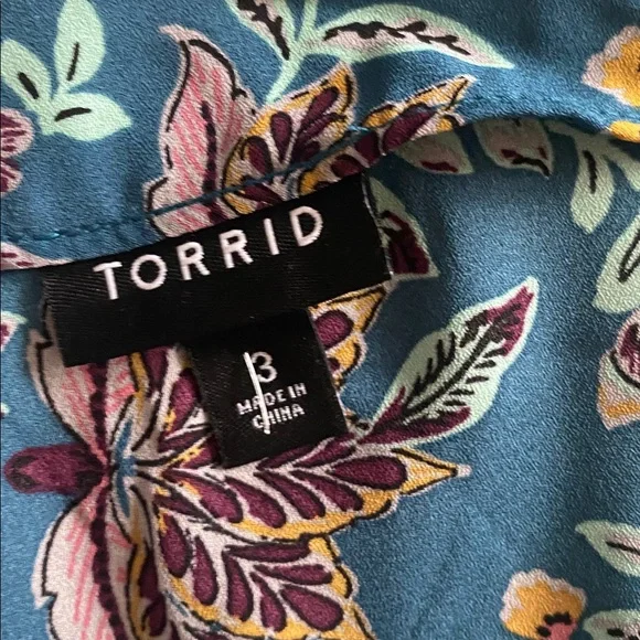 Torrid open front tie hi-low top size 3. Perfect condition - Picture 6 of 8